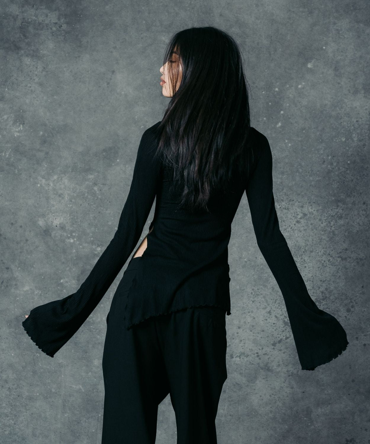 The Asymmetric Ribbed Top Black