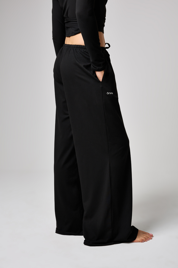 Sury Pants in Black, back view